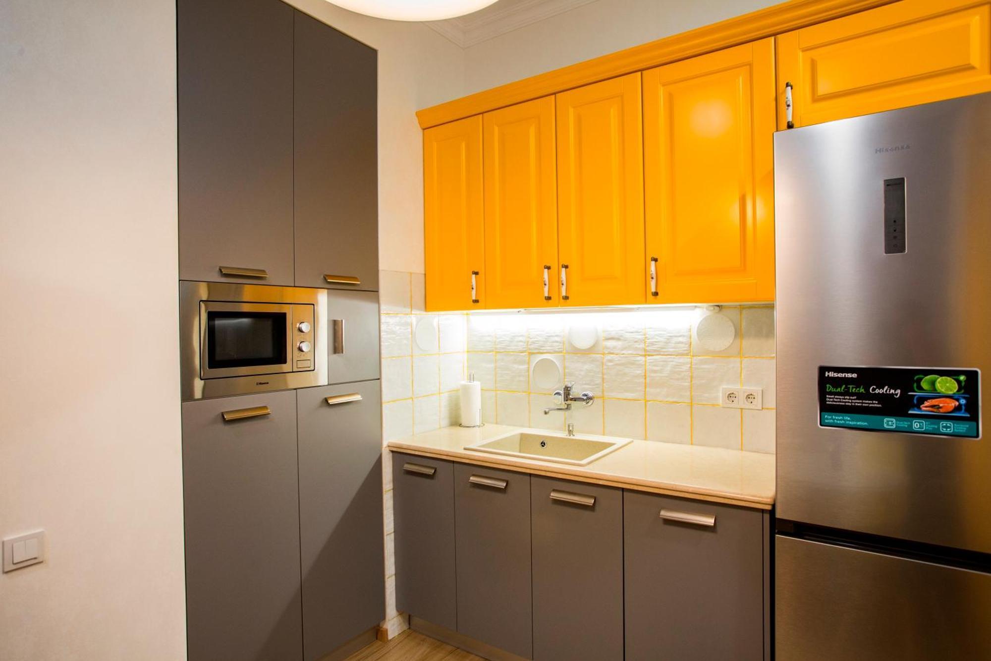 Yellow Apartment In Avlabari Тбілісі Екстер'єр фото