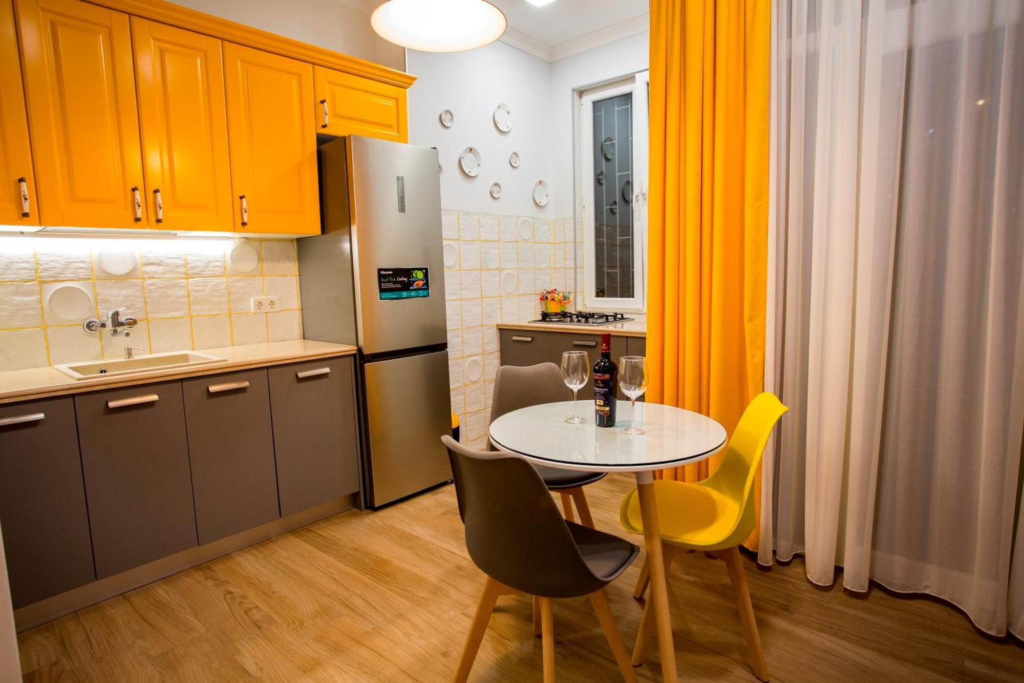 Yellow Apartment In Avlabari Тбілісі Екстер'єр фото