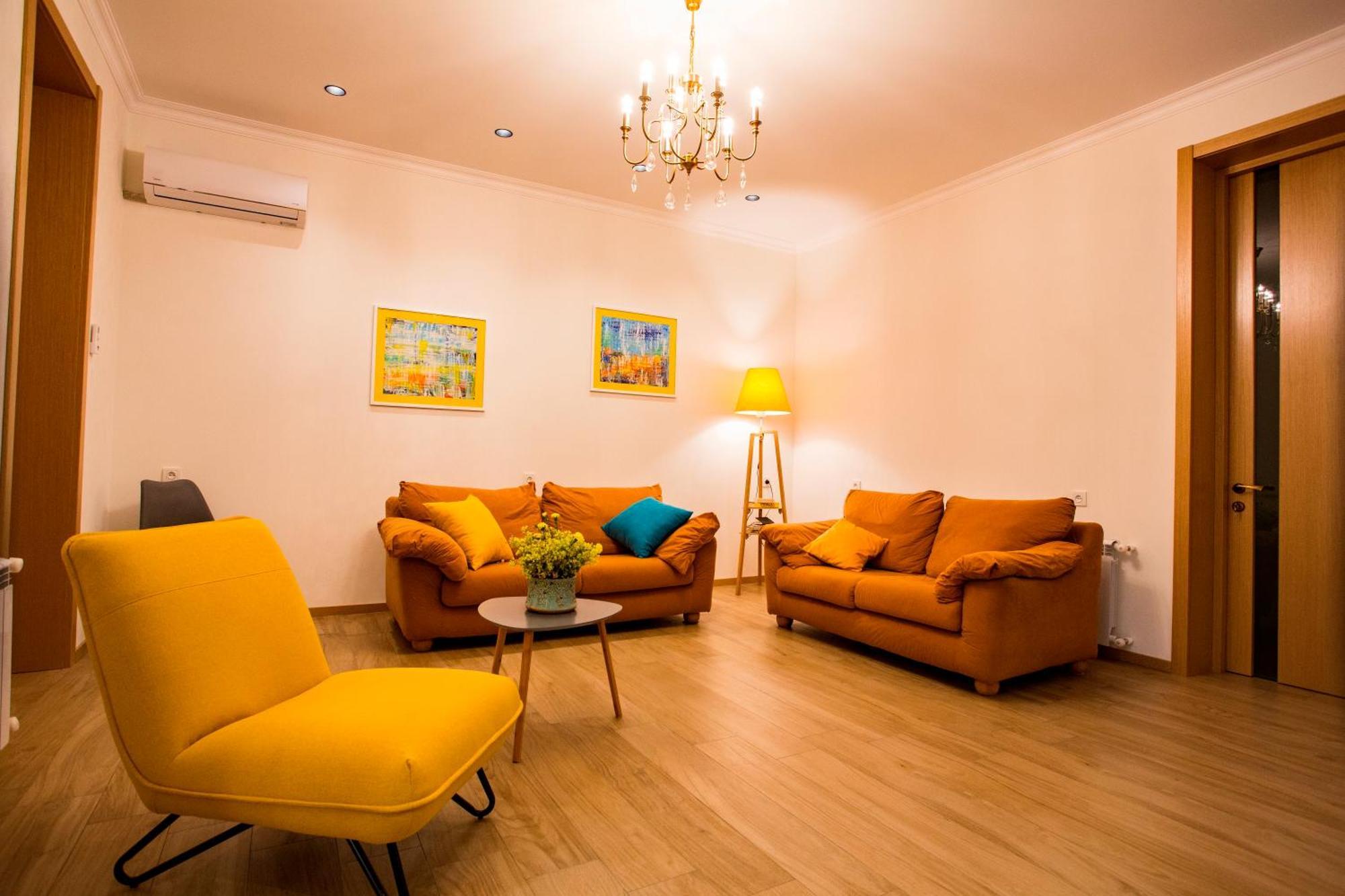 Yellow Apartment In Avlabari Тбілісі Екстер'єр фото