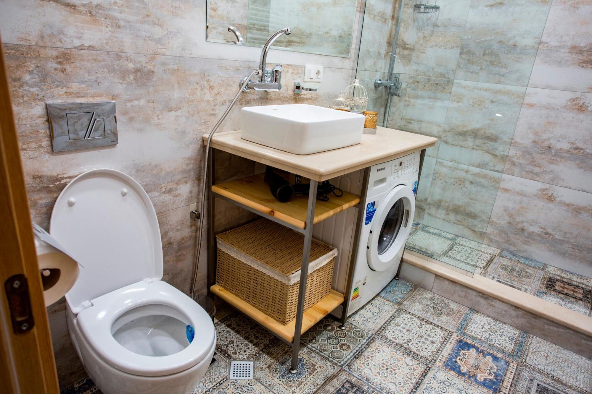 Yellow Apartment In Avlabari Тбілісі Екстер'єр фото