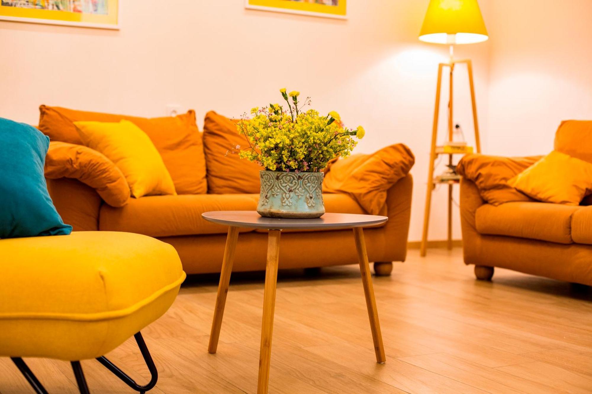 Yellow Apartment In Avlabari Тбілісі Екстер'єр фото