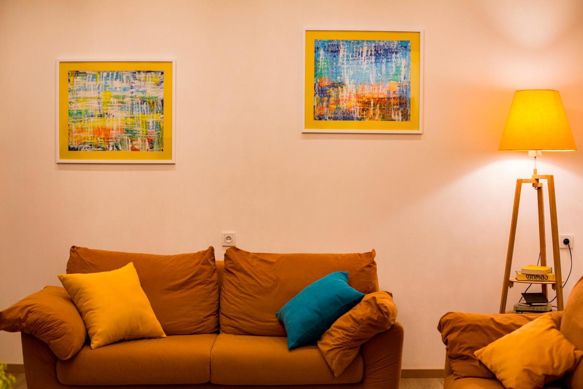 Yellow Apartment In Avlabari Тбілісі Екстер'єр фото