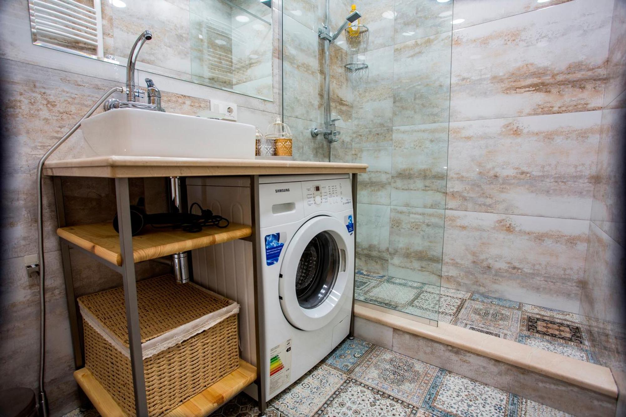 Yellow Apartment In Avlabari Тбілісі Екстер'єр фото