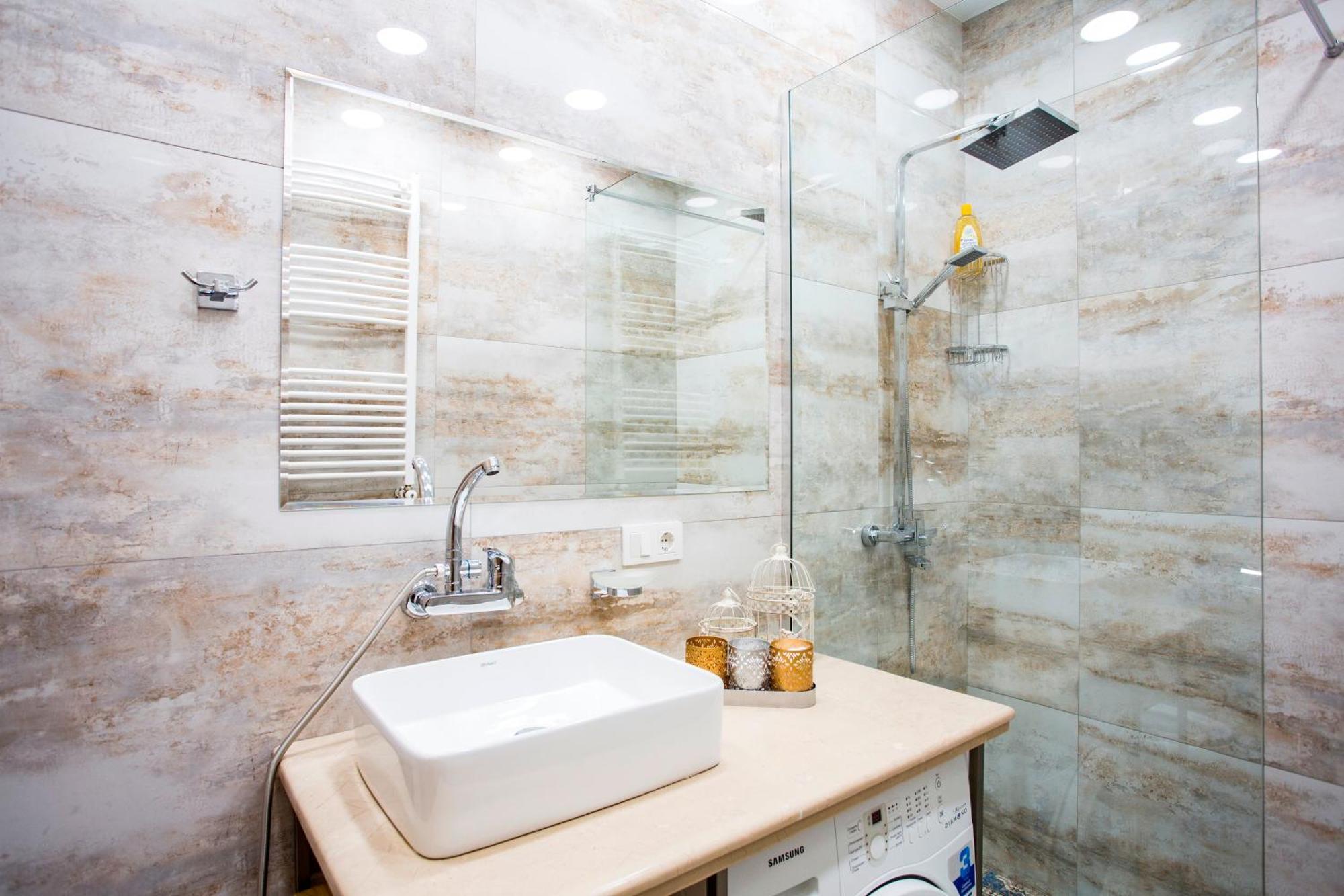 Yellow Apartment In Avlabari Тбілісі Екстер'єр фото