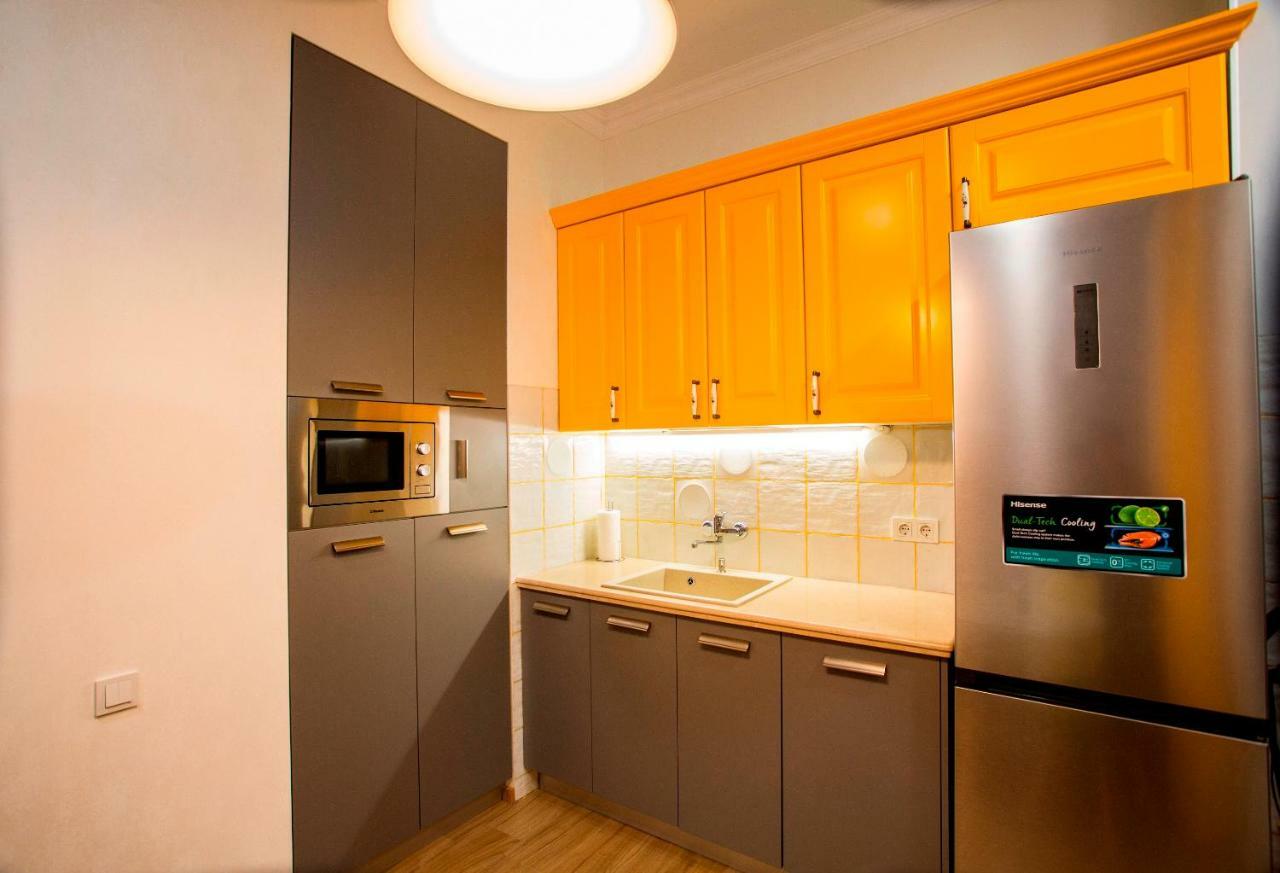 Yellow Apartment In Avlabari Тбілісі Екстер'єр фото